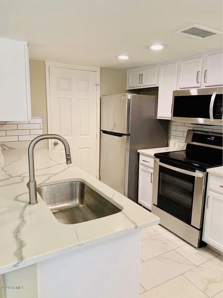 2613 West Ocotillo Road, Unit 2 Phoenix, AZ 85017 - Photo 6 of 18 9557af66-d3d0-4cf6-8e20-5dd7f265d092