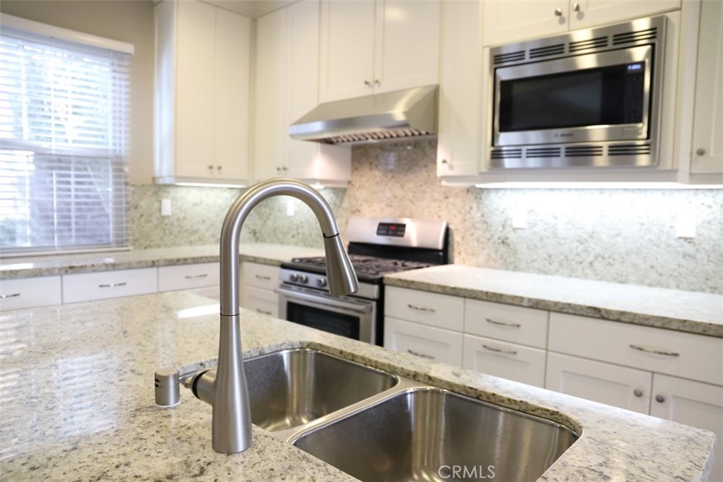 112 Firefly Irvine, CA 92618 - Photo 6 of 19