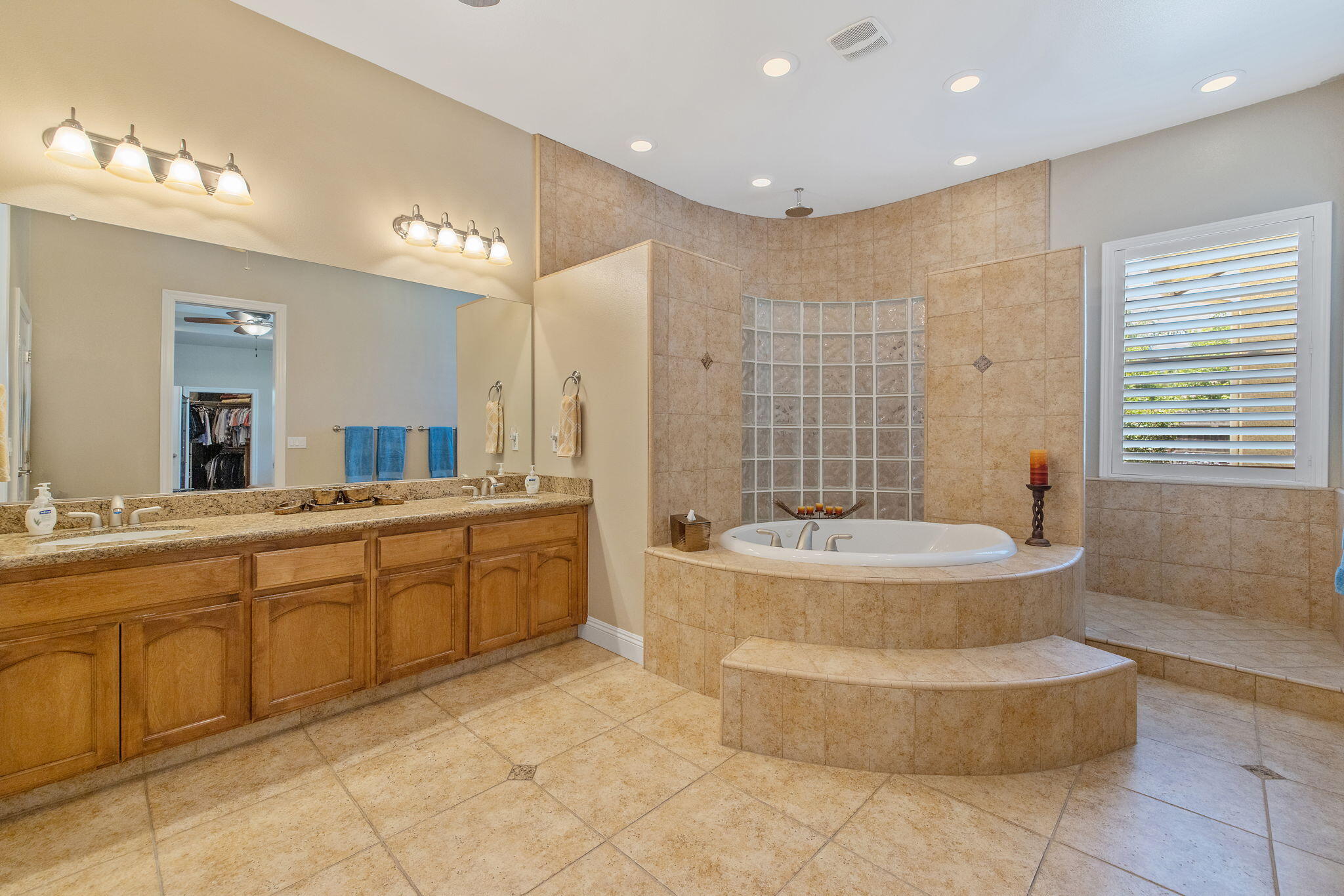 760 St James Court Exeter, CA 93221 - Photo 29 of 77 Primary Bath