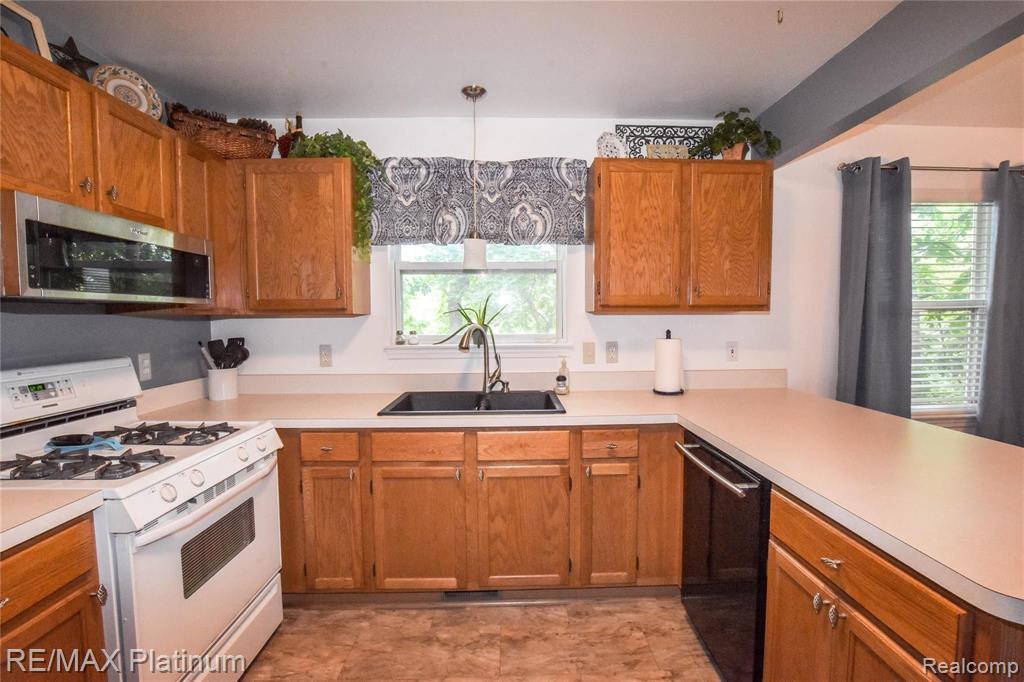 398 Springwell Lane Howell, MI 48843 - Photo 16 of 30