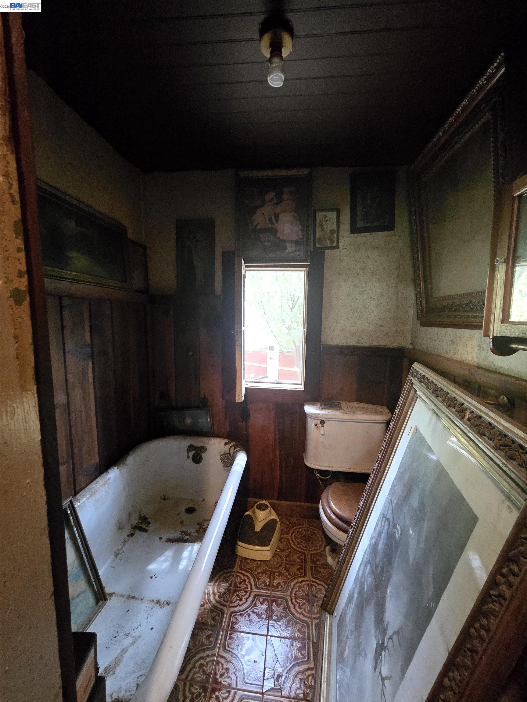 821 Kilkare Road Sunol, CA 94586 - Photo 9 of 18 Tub, sm sink, commode