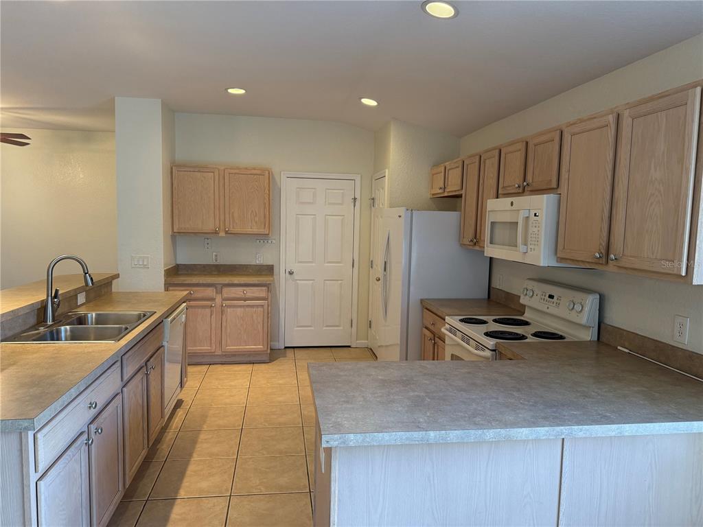 4304 Southwest 54th Court Ocala, FL 34474 - Photo 4 of 18