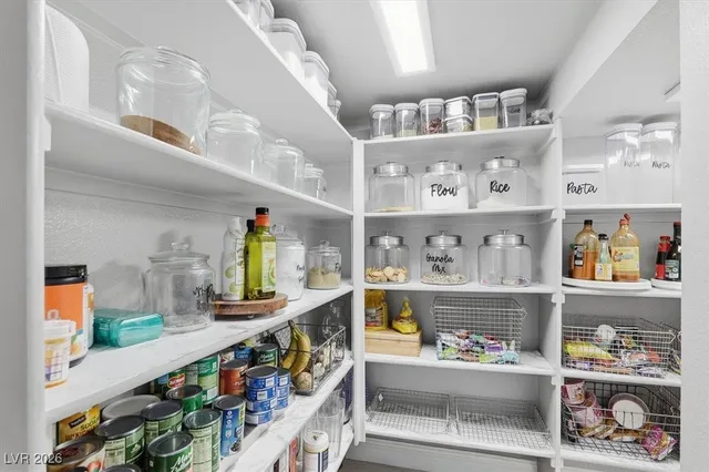 $949,999 | 2562 Millburn Drive, Henderson, NV 89044