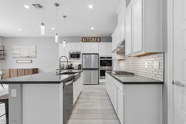 $949,999 | 2562 Millburn Drive, Henderson, NV 89044