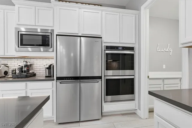 $949,999 | 2562 Millburn Drive, Henderson, NV 89044