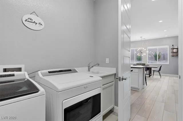 $949,999 | 2562 Millburn Drive, Henderson, NV 89044