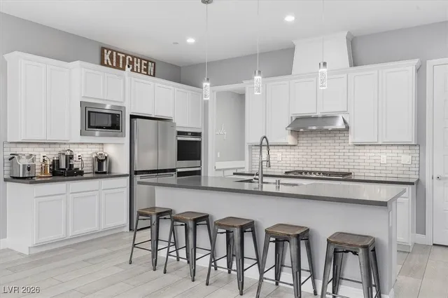 $949,999 | 2562 Millburn Drive, Henderson, NV 89044