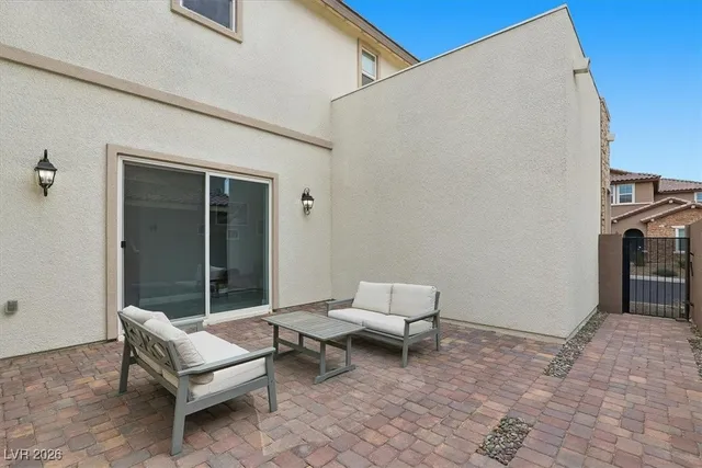 $949,999 | 2562 Millburn Drive, Henderson, NV 89044