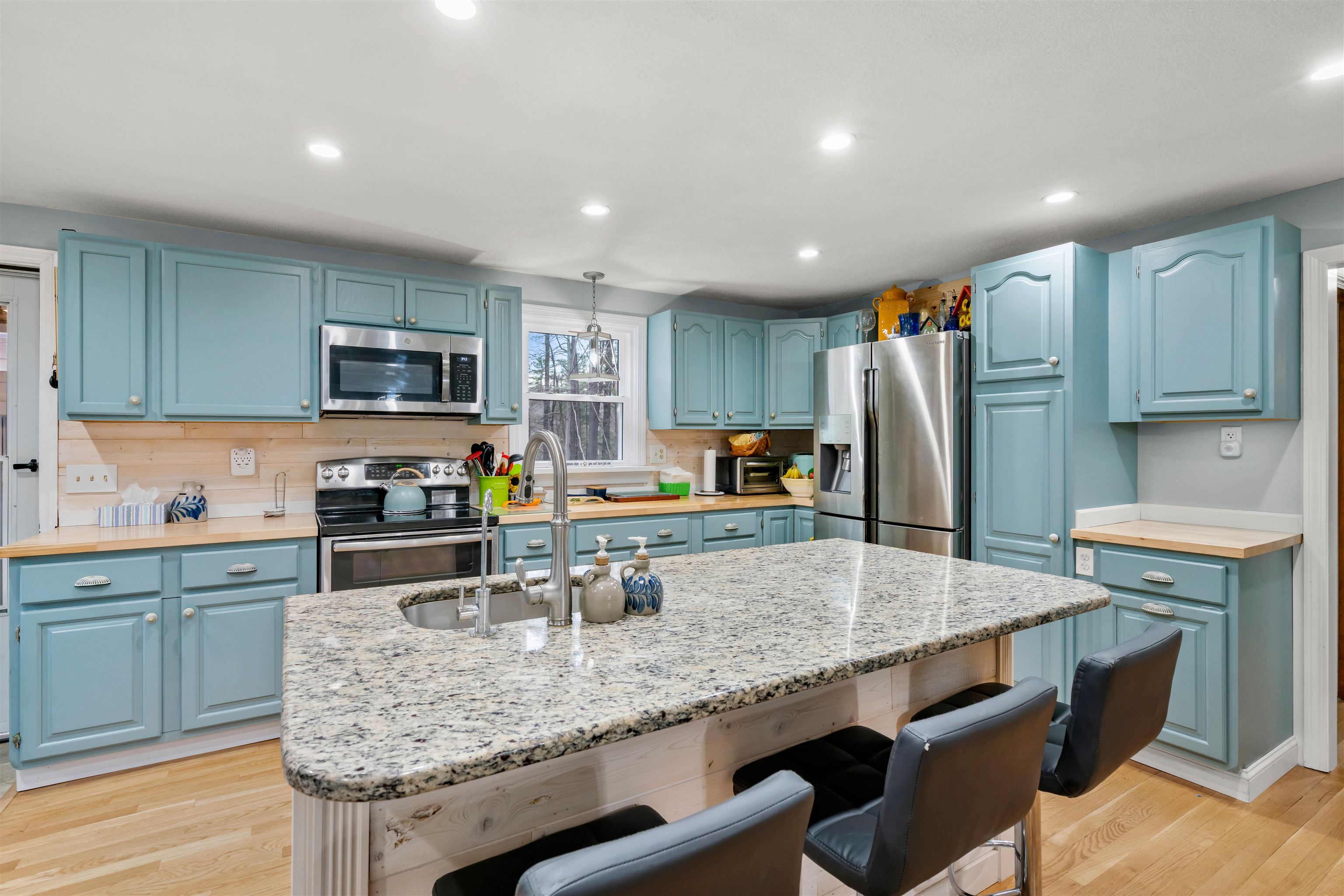 1 Lisa Road Windham, NH 03087 - Photo 12 of 58