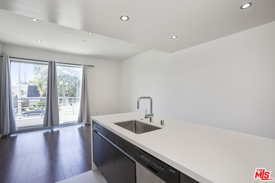 7857 West Manchester Avenue, Unit 110 Playa del Rey, CA 90293 - Photo 10 of 23
