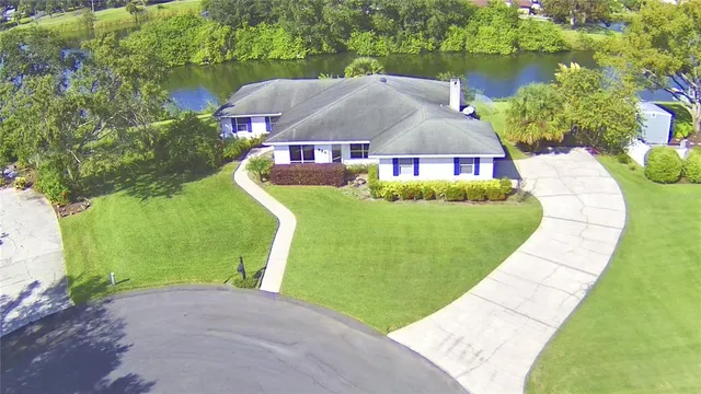 a view of house with a yard