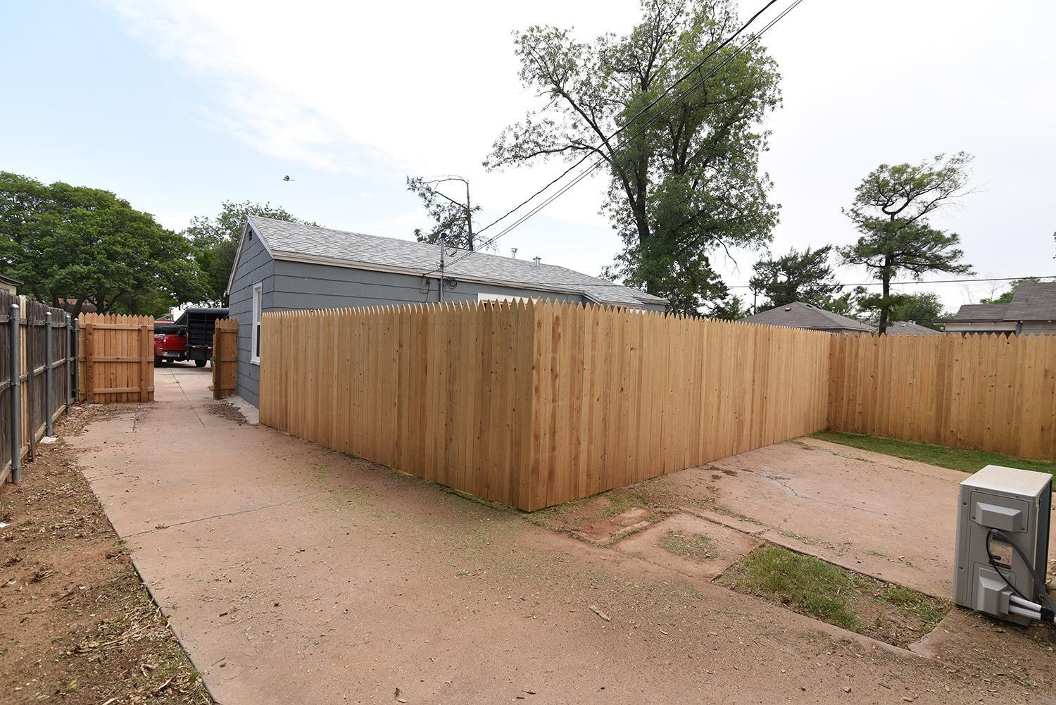 2006 29th Street, Unit REAR Lubbock, TX 79411 - Photo 10 of 10 a backyard of a house