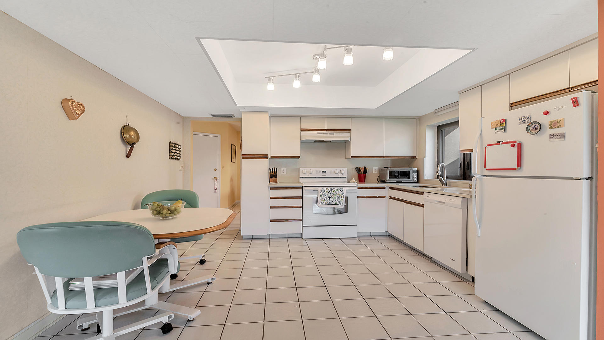10586 180th Place South Boca Raton, FL 33498 - Photo 7 of 40 Kitchen (2)