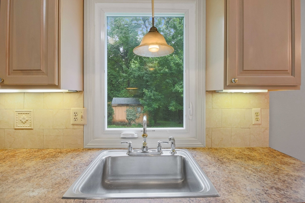 47 Hapgood Road Worcester, MA 01609 - Photo 5 of 35 Gallery Image 5