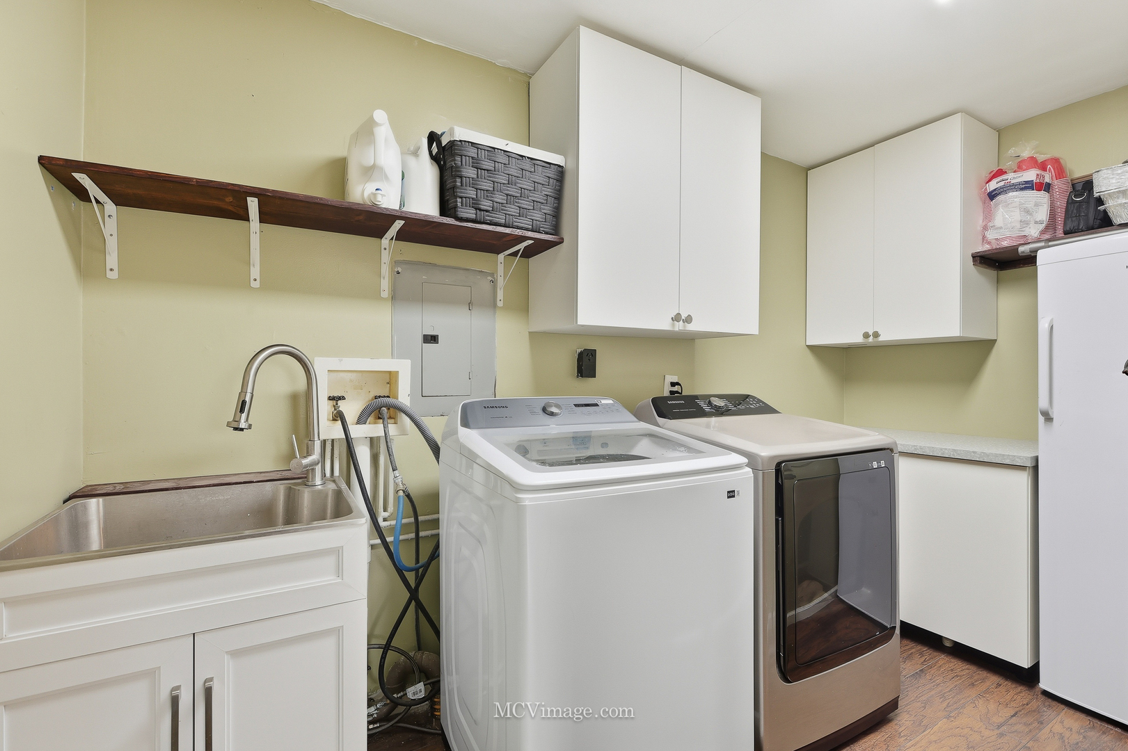 242 Tallman Avenue Romeoville, IL 60446 - Photo 23 of 25 a utility room with sink dryer and washer