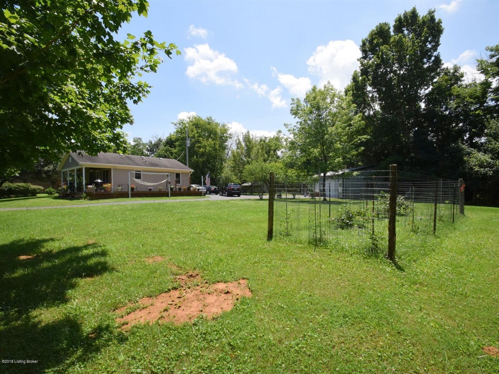 7777 Covington Ridge Cutoff Westport, KY 40077 - Photo 3 of 22 003_Garden Area
