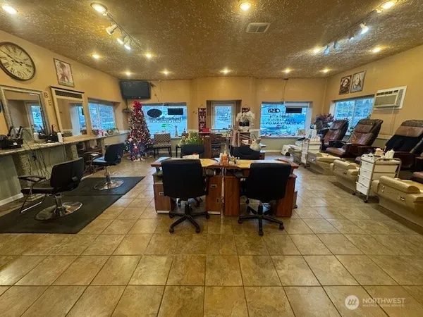 $1,645 | 9222 Silverdale Way Northwest, Silverdale, WA 98383