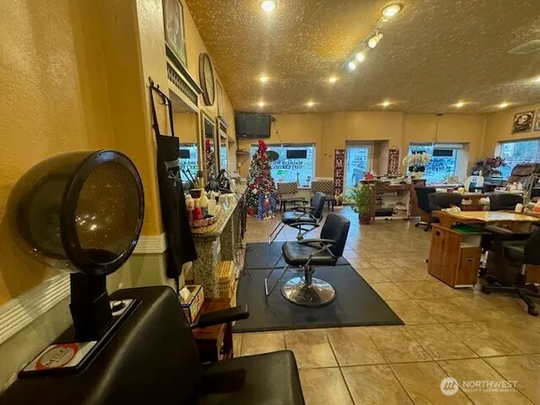 $1,645 | 9222 Silverdale Way Northwest, Silverdale, WA 98383