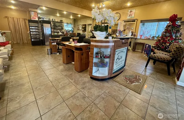 $1,645 | 9222 Silverdale Way Northwest, Silverdale, WA 98383