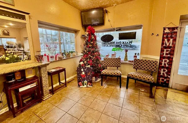 $1,645 | 9222 Silverdale Way Northwest, Silverdale, WA 98383