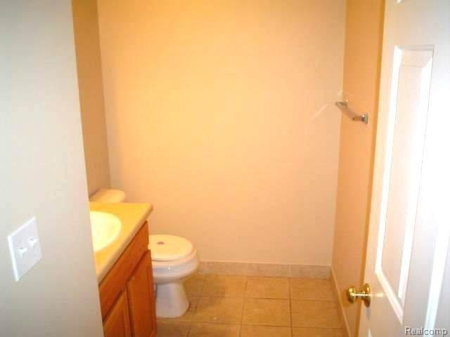 466 Salliotte Road Ecorse, MI 48229 - Photo 5 of 13 1/2 BATH MAIN FLOOR