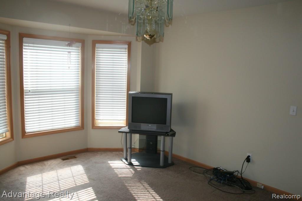 53183 Chesterfield Road New Baltimore, MI 48051 - Photo 17 of 22 IMG_2359.jpg