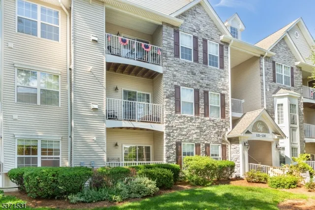 $445,000 | 130 Barrister Drive, Unit 130, Butler, NJ 07405