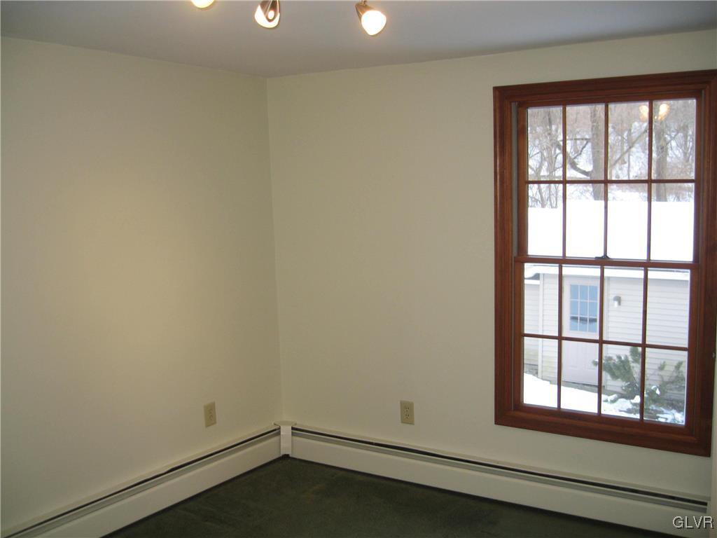 2009 Springtown Hill Road Hellertown, PA 18055 - Photo 20 of 39