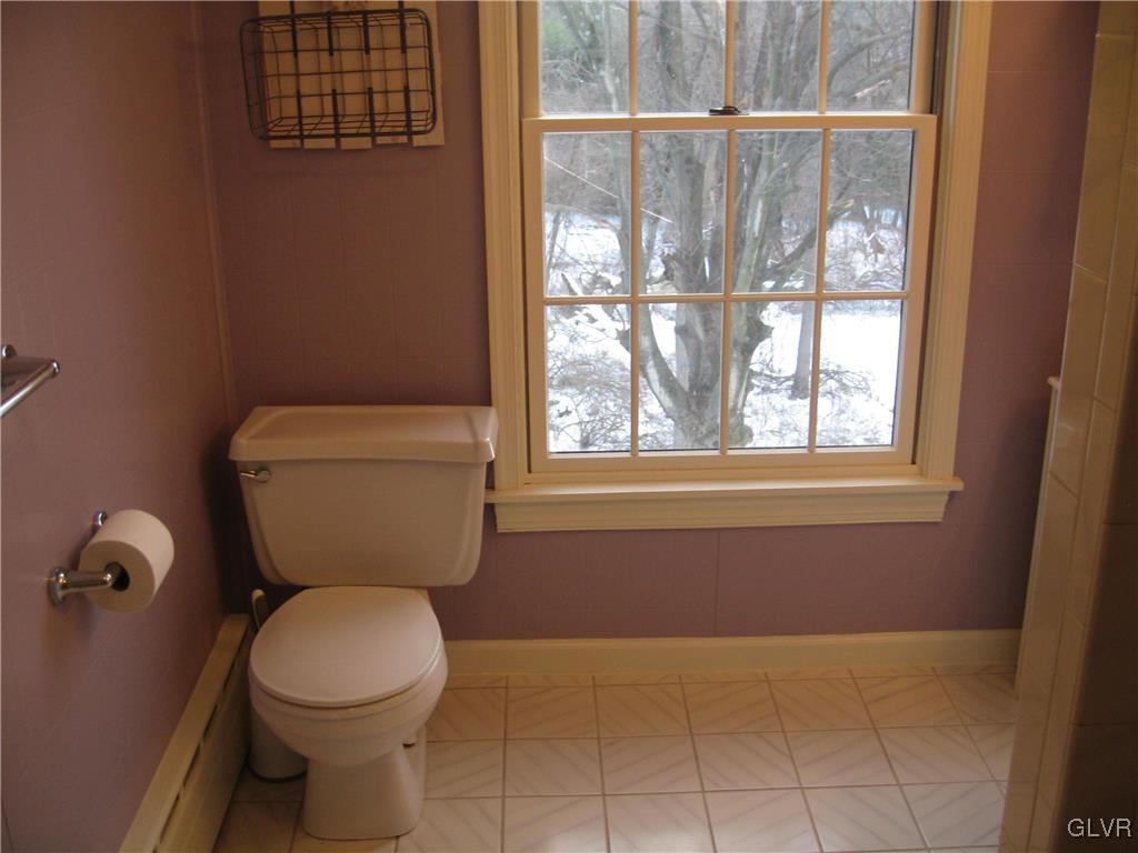 2009 Springtown Hill Road Hellertown, PA 18055 - Photo 33 of 39