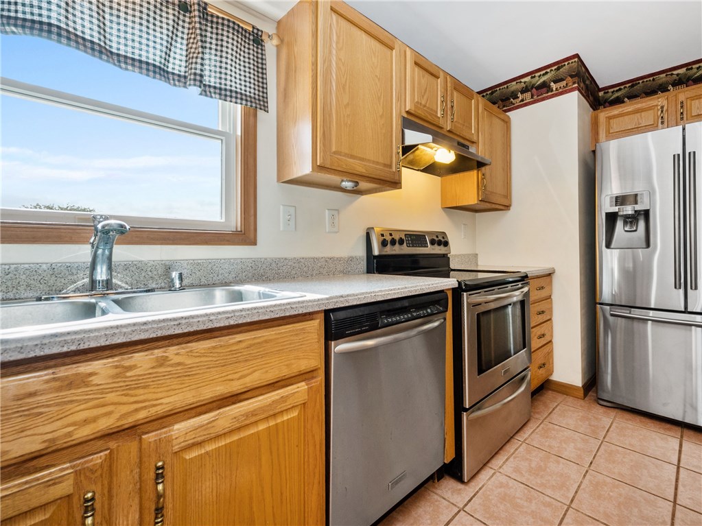 217 Spring Hill Road Portsmouth, RI 02871 - Photo 11 of 21 Gallery Image 11