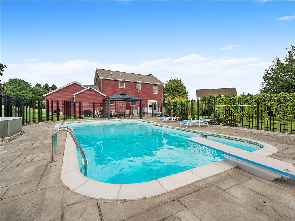 217 Spring Hill Road Portsmouth, RI 02871 - Photo 4 of 21 Gallery Image 4