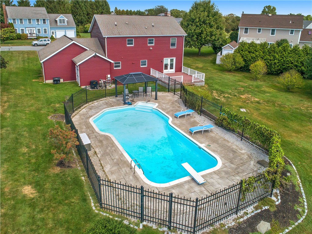 217 Spring Hill Road Portsmouth, RI 02871 - Photo 5 of 21 Gallery Image 5