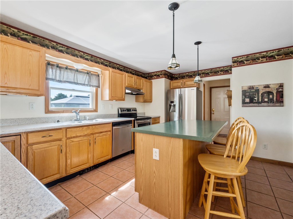 217 Spring Hill Road Portsmouth, RI 02871 - Photo 10 of 21 Gallery Image 10