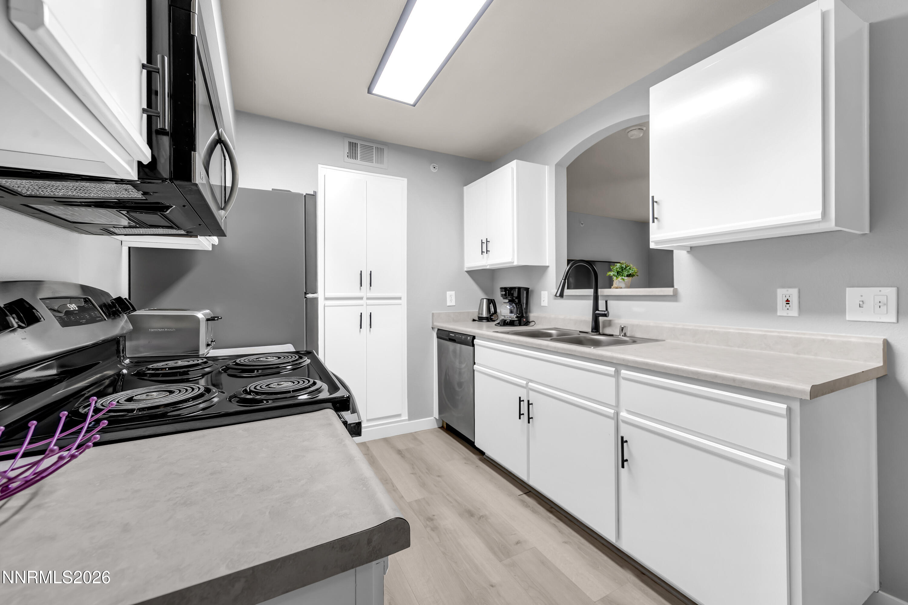 6850 Sharlands Avenue, Unit E 2022 Reno, NV 89523 - Photo 14 of 19 Kitchen 2