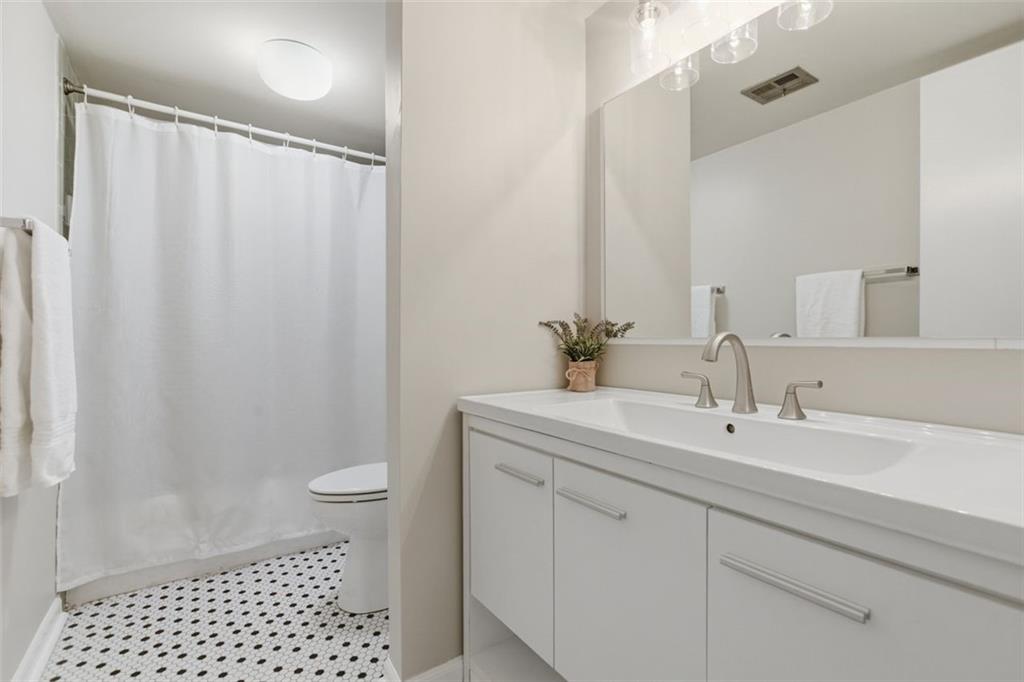 2160 Greentree Road, Unit 405W Pittsburgh, PA 15220 - Photo 23 of 32 a bathroom with a sink and a mirror