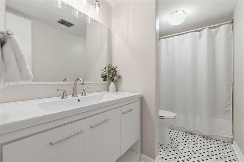 2160 Greentree Road, Unit 405W Pittsburgh, PA 15220 - Photo 26 of 32 a bathroom with a sink and a mirror