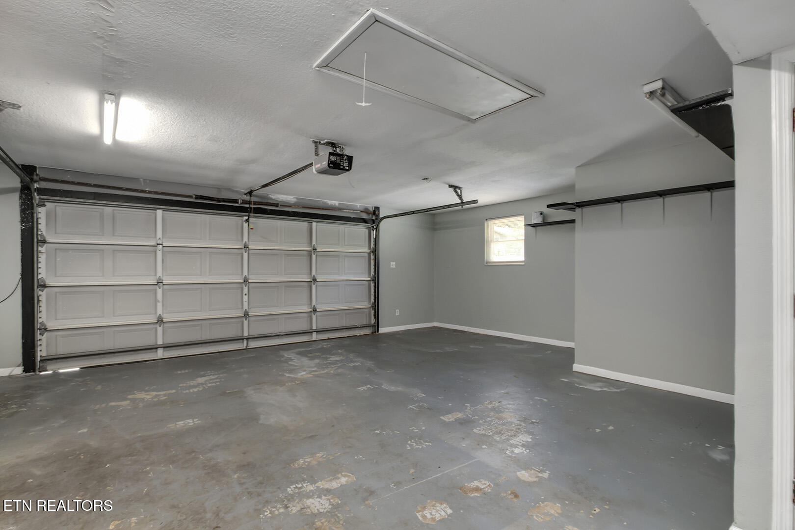 145 Van Stowe Road Harriman, TN 37748 - Photo 43 of 60 43_VanStoweRoad_145_Garage02