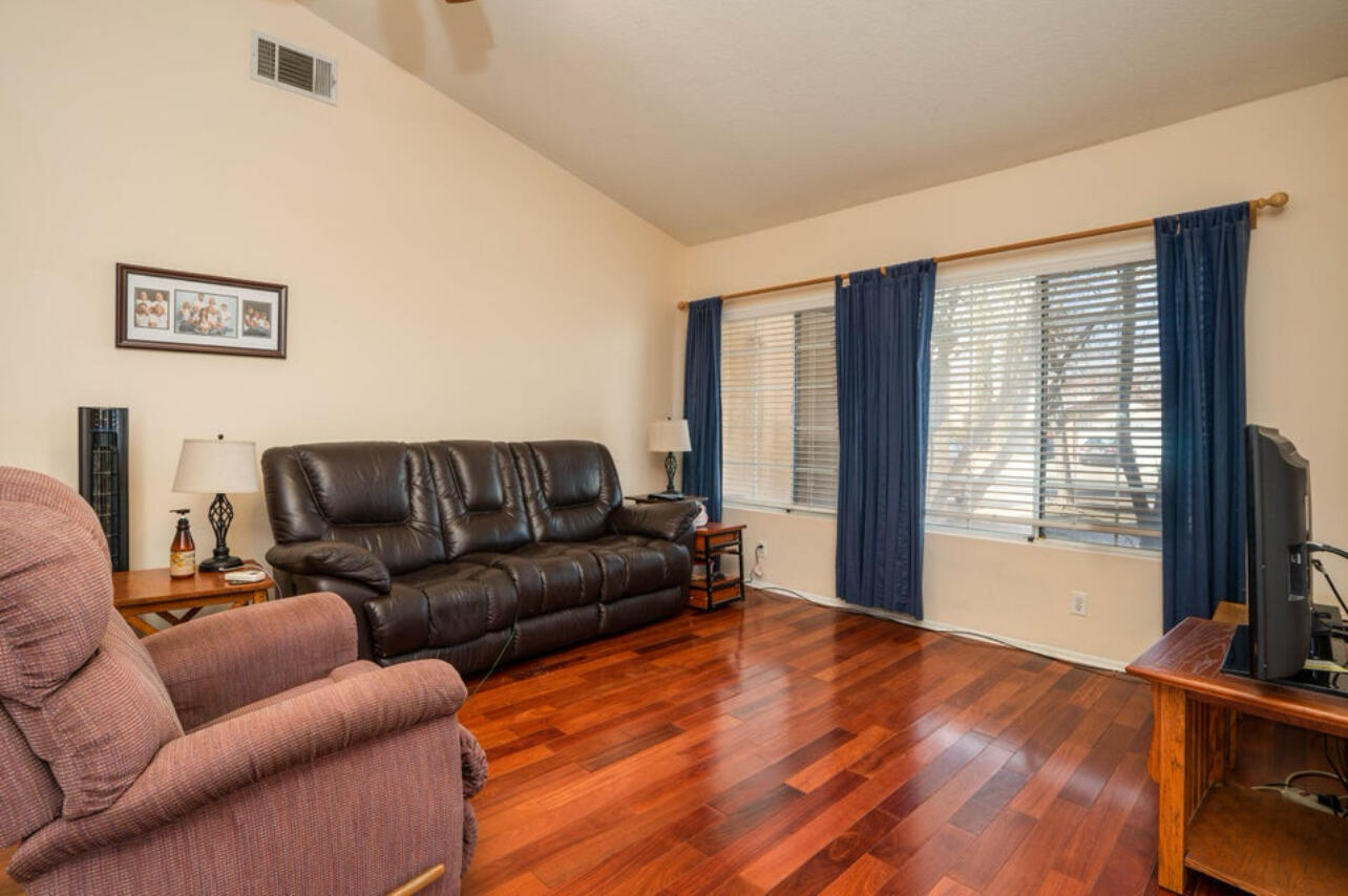 38780 Juniper Tree Road Palmdale, CA 93551 - Photo 4 of 22 4