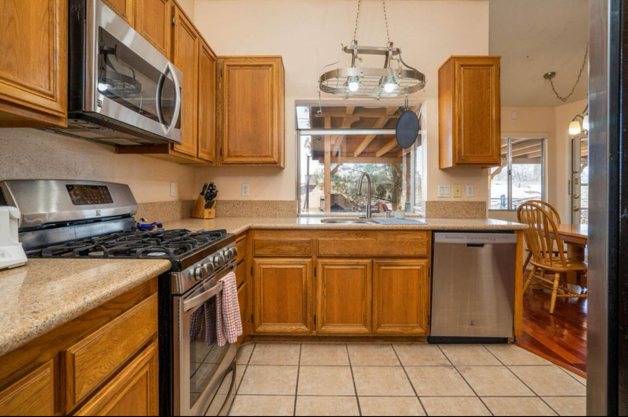 38780 Juniper Tree Road Palmdale, CA 93551 - Photo 7 of 22 7