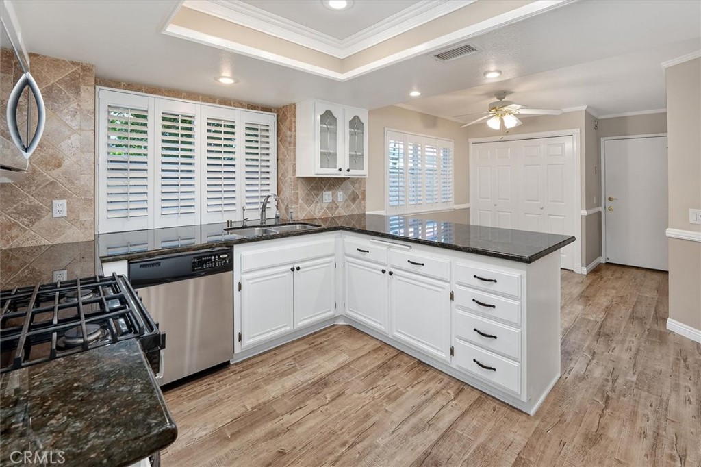 19447 Old Friend Road Canyon Country, CA 91351 - Photo 17 of 46 Kitchen