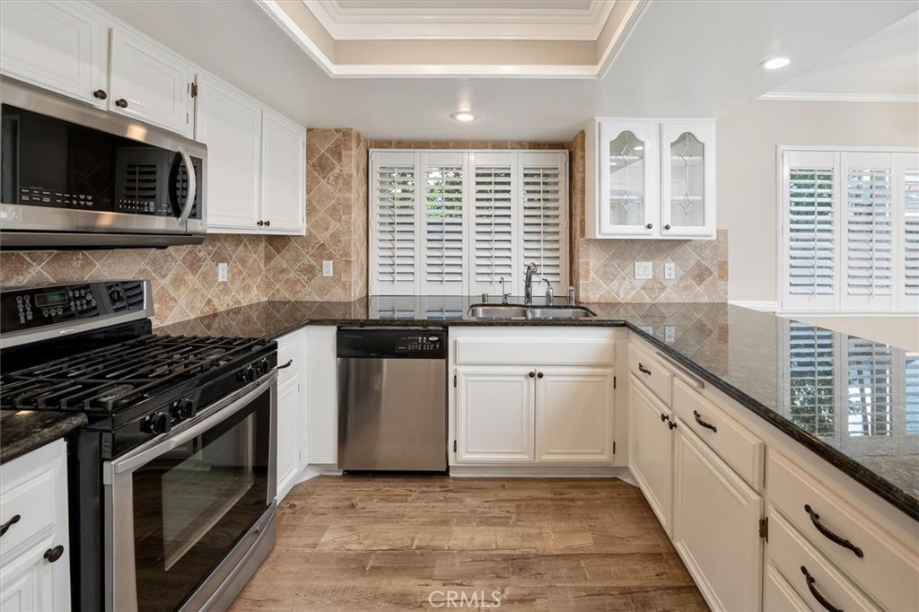 19447 Old Friend Road Canyon Country, CA 91351 - Photo 18 of 46 Kitchen