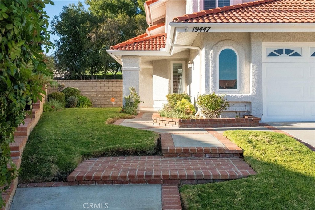 19447 Old Friend Road Canyon Country, CA 91351 - Photo 3 of 46