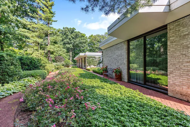 $3,895,000 | 240 Shore Acres Circle, Lake Bluff, IL 60044