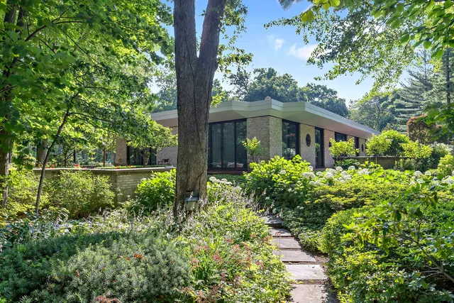 $3,895,000 | 240 Shore Acres Circle, Lake Bluff, IL 60044