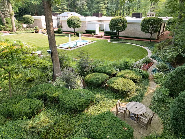 $3,895,000 | 240 Shore Acres Circle, Lake Bluff, IL 60044