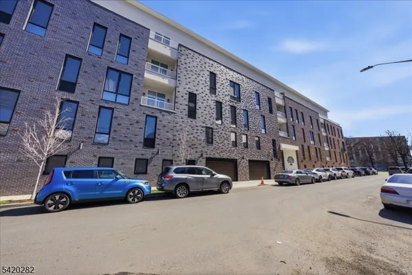 $615,000 | 21 Lincoln Park, Unit 302, Newark, NJ 07102