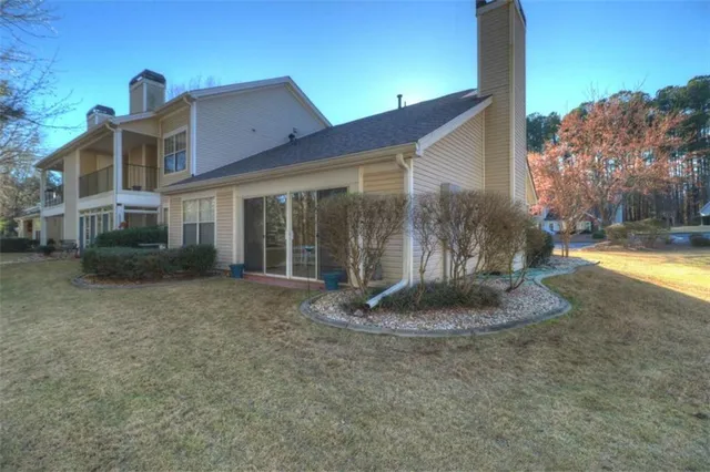 a view of a house with backyard and porch