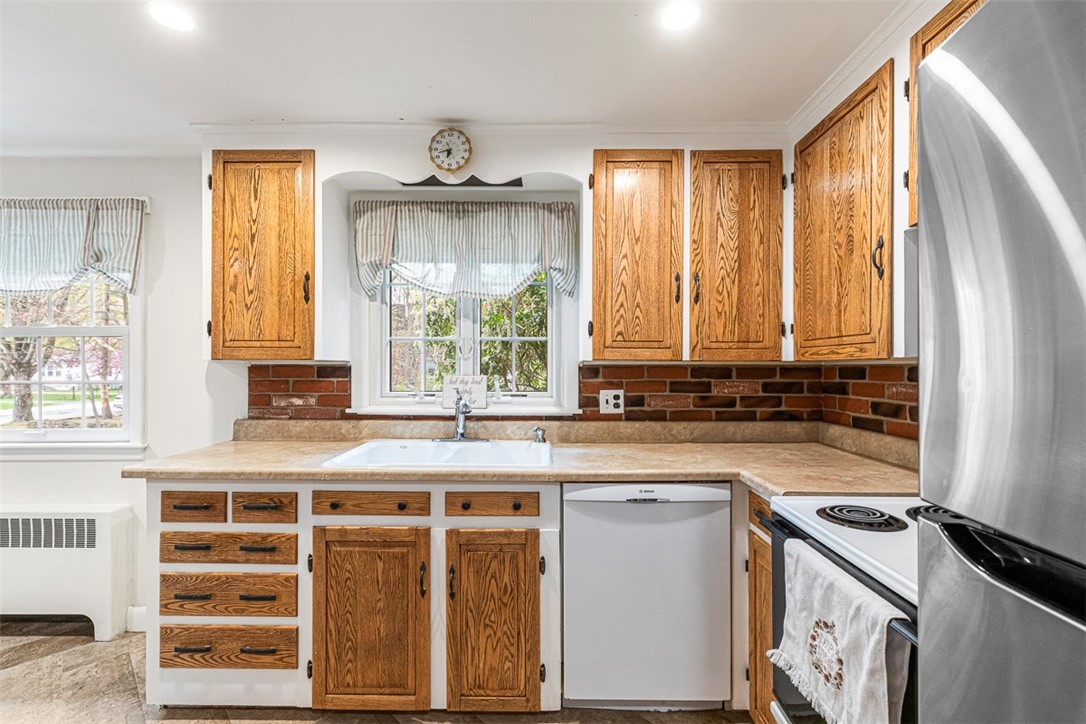 48 Barker Street Warwick, RI 02888 - Photo 16 of 41