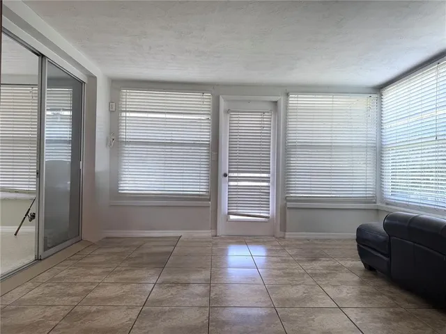 a view of livingroom with furniture