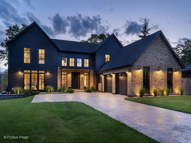 a view of an house with backyard and porch
